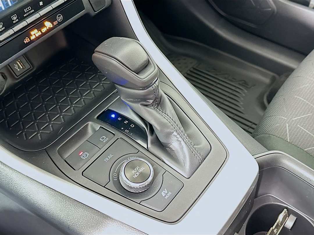 2024 Toyota Rav4 XLE - Image 18