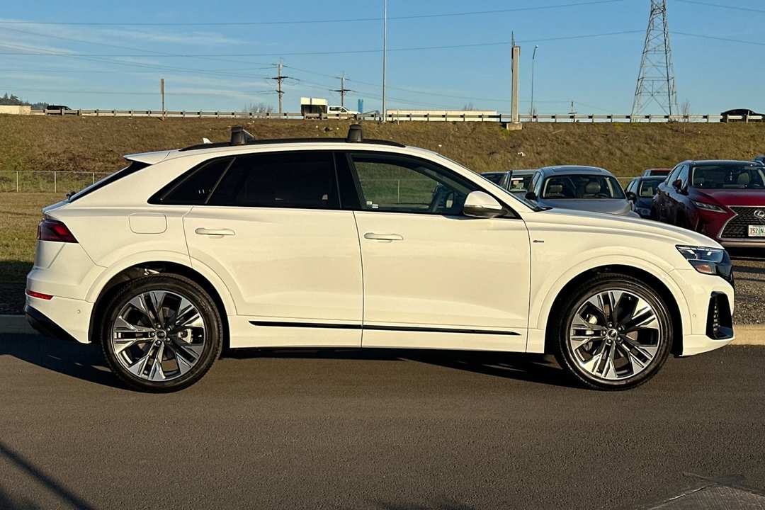 2026 Audi Q8 - Image 2