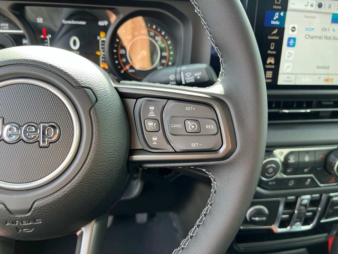 2025 Jeep Gladiator High Tide - Image 16