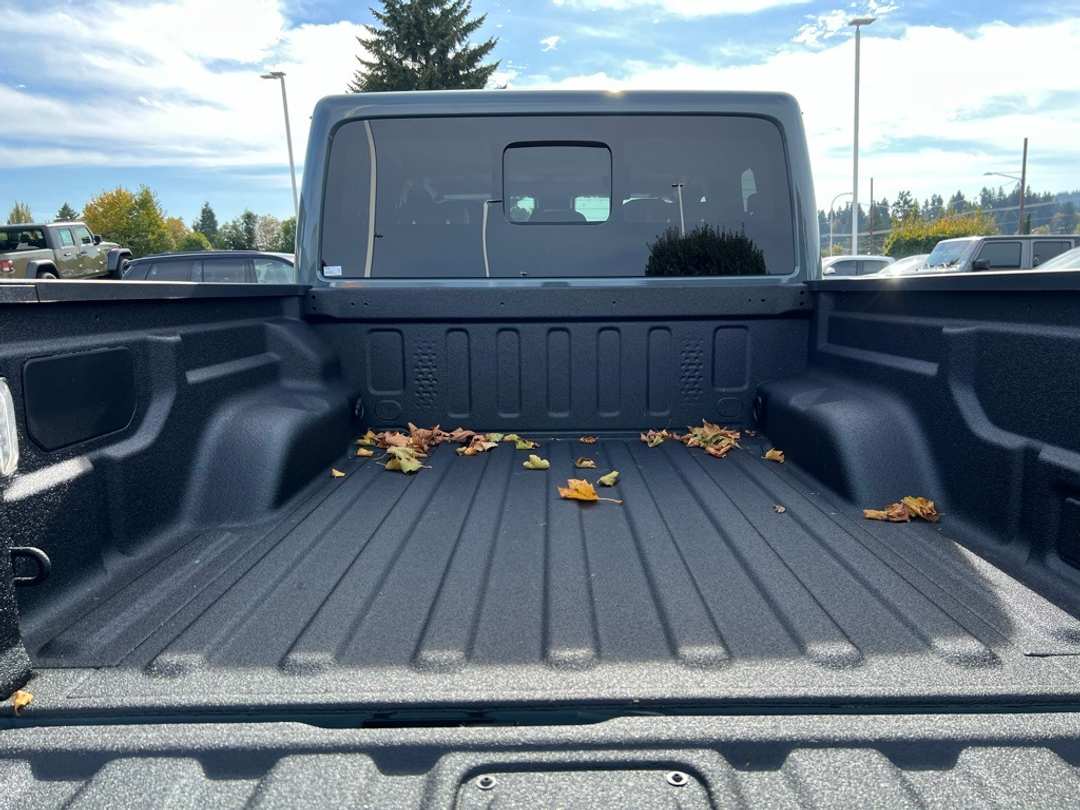 2025 Jeep Gladiator High Tide - Image 9