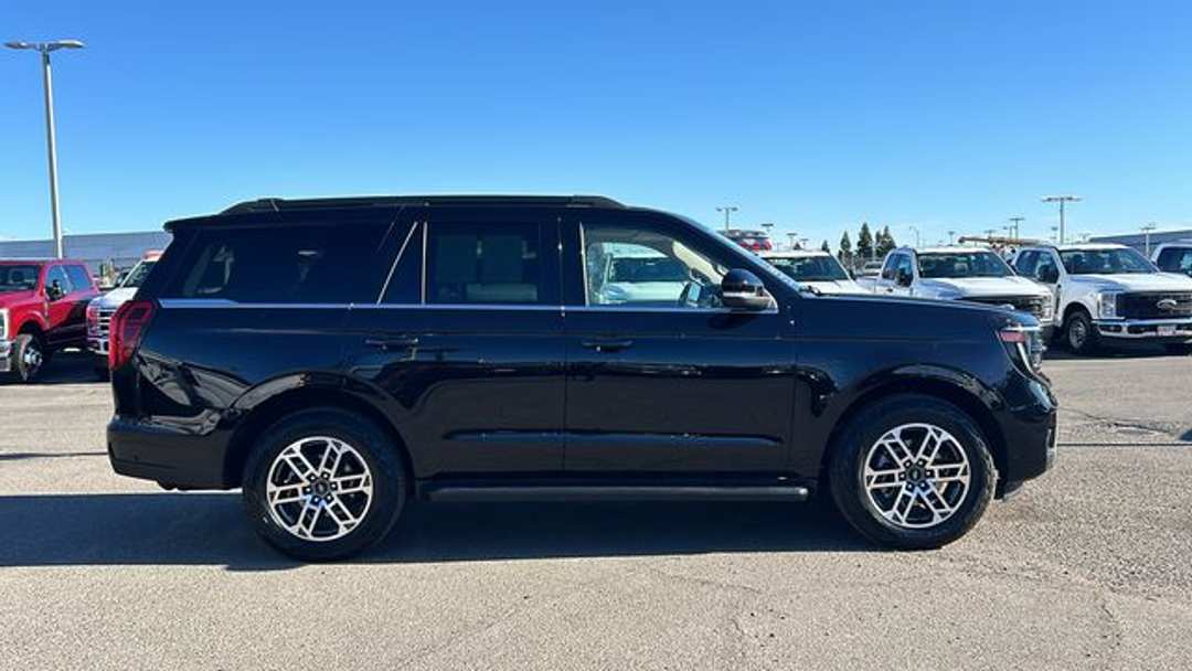 2025 Ford Expedition Active - Image 2