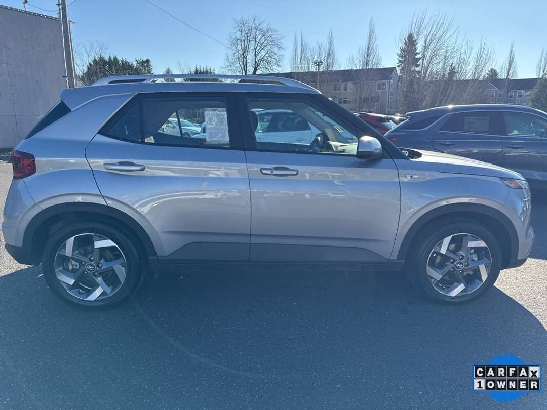 2025 Hyundai Venue SEL - Image 8