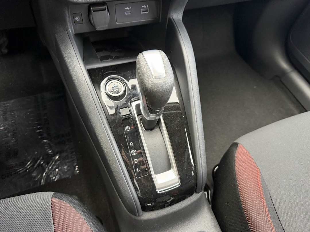 2025 Nissan Versa 1.6 SR - Image 24