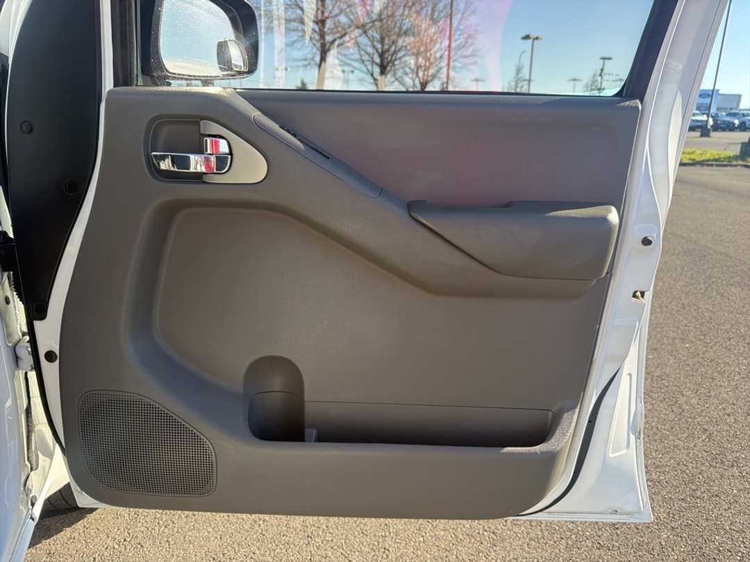 2013 Nissan Frontier SV - Image 25