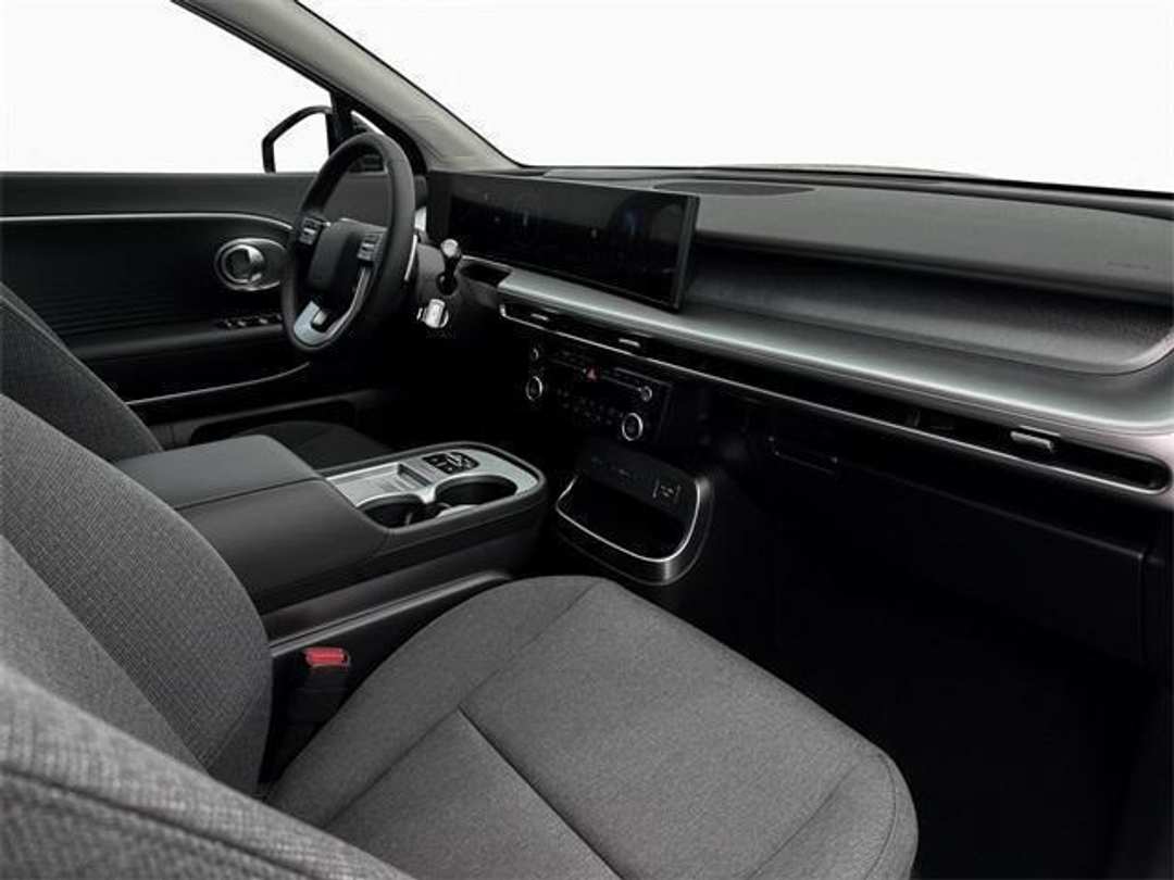 2026 Hyundai Ioniq 9 SE - Image 15