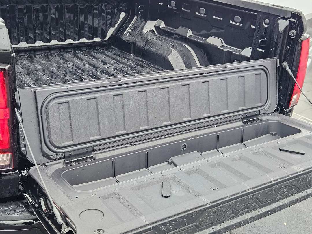 2026 Chevrolet Colorado Z71 - Image 34