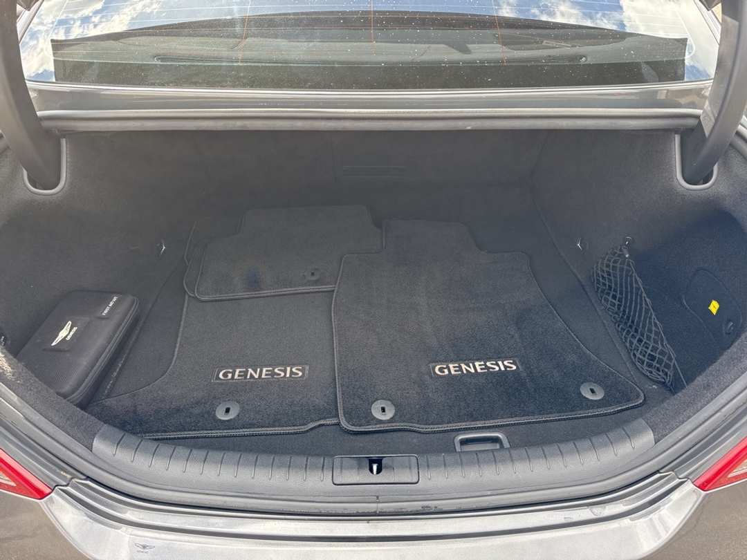 2019 Genesis G70 2.0T Advanced - Image 12