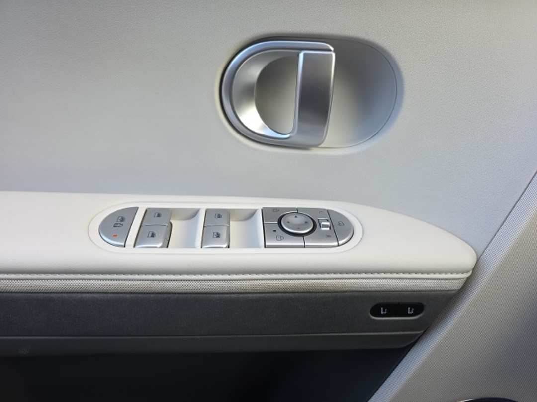 2022 Hyundai Ioniq 5 Limited - Image 10