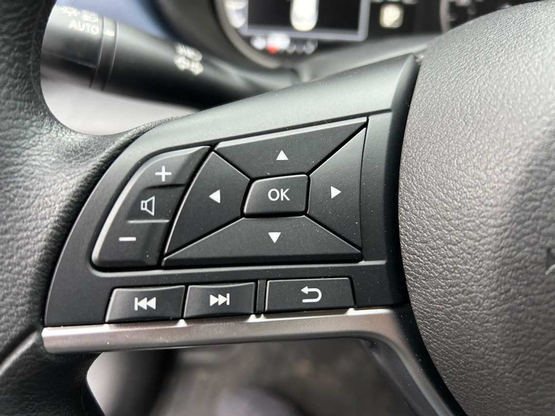 2025 Nissan Versa 1.6 SV - Image 13