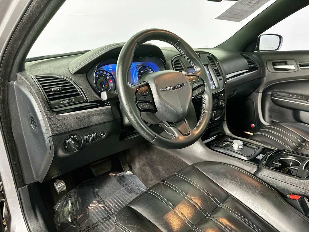 2017 Chrysler 300 S - Image 10