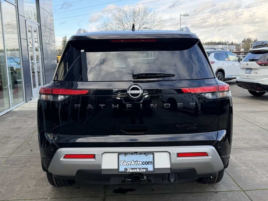 2025 Nissan Pathfinder Platinum - Image 6