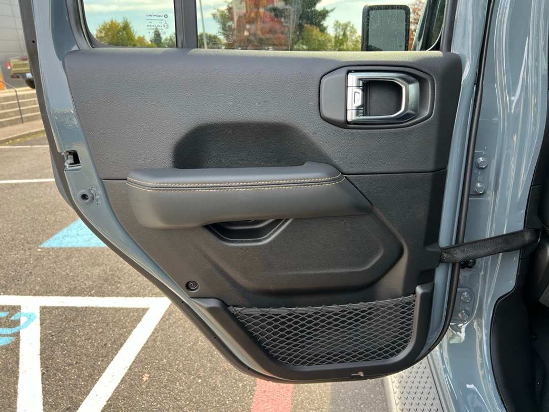 2025 Jeep Gladiator High Tide - Image 26