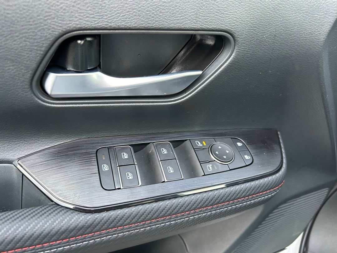 2025 Nissan Kicks SR - Image 10