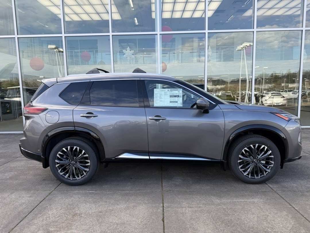 2026 Nissan Rogue Platinum - Image 8