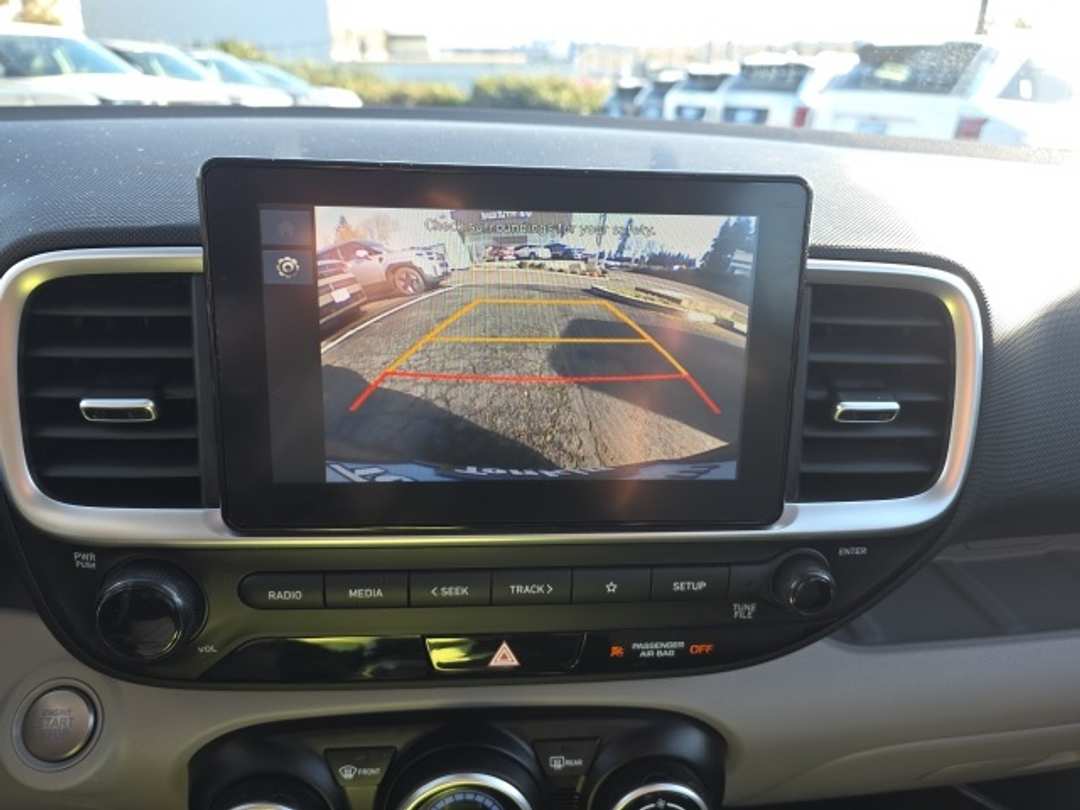 2025 Hyundai Venue SEL - Image 17