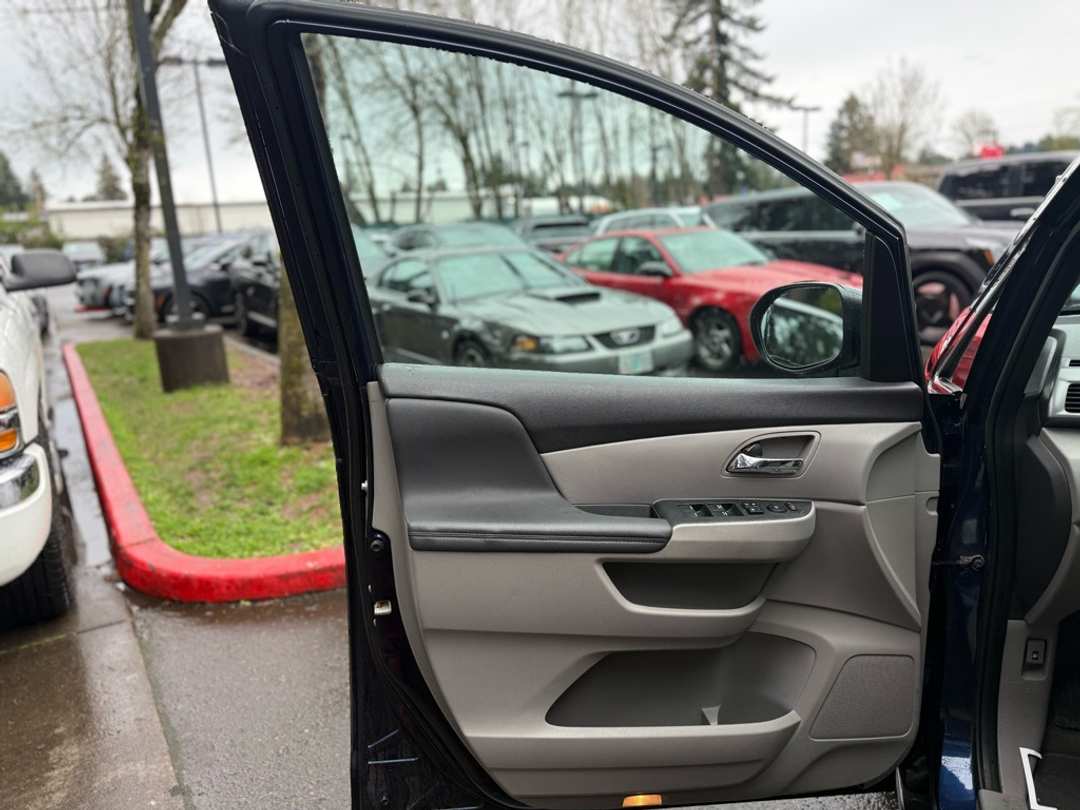 2015 Honda Odyssey EXL - Image 25