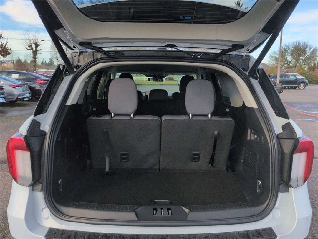 2026 Ford Explorer Active - Image 24