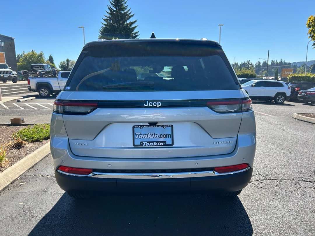 2025 Jeep Grand Cherokee Laredo X - Image 7