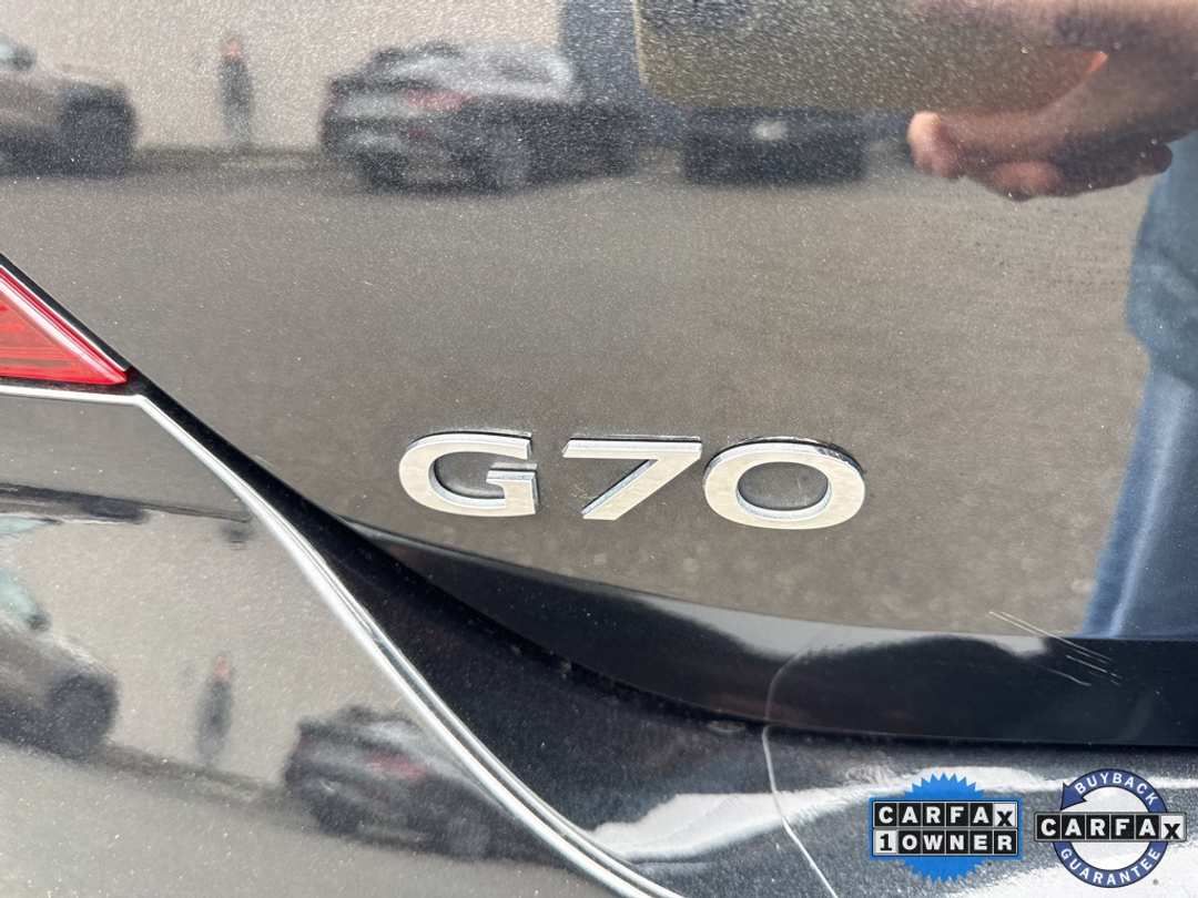 2023 Genesis G70 2.0T - Image 10