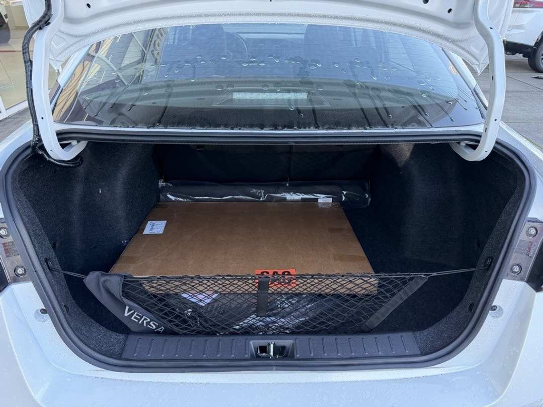 2025 Nissan Versa 1.6 SR - Image 10