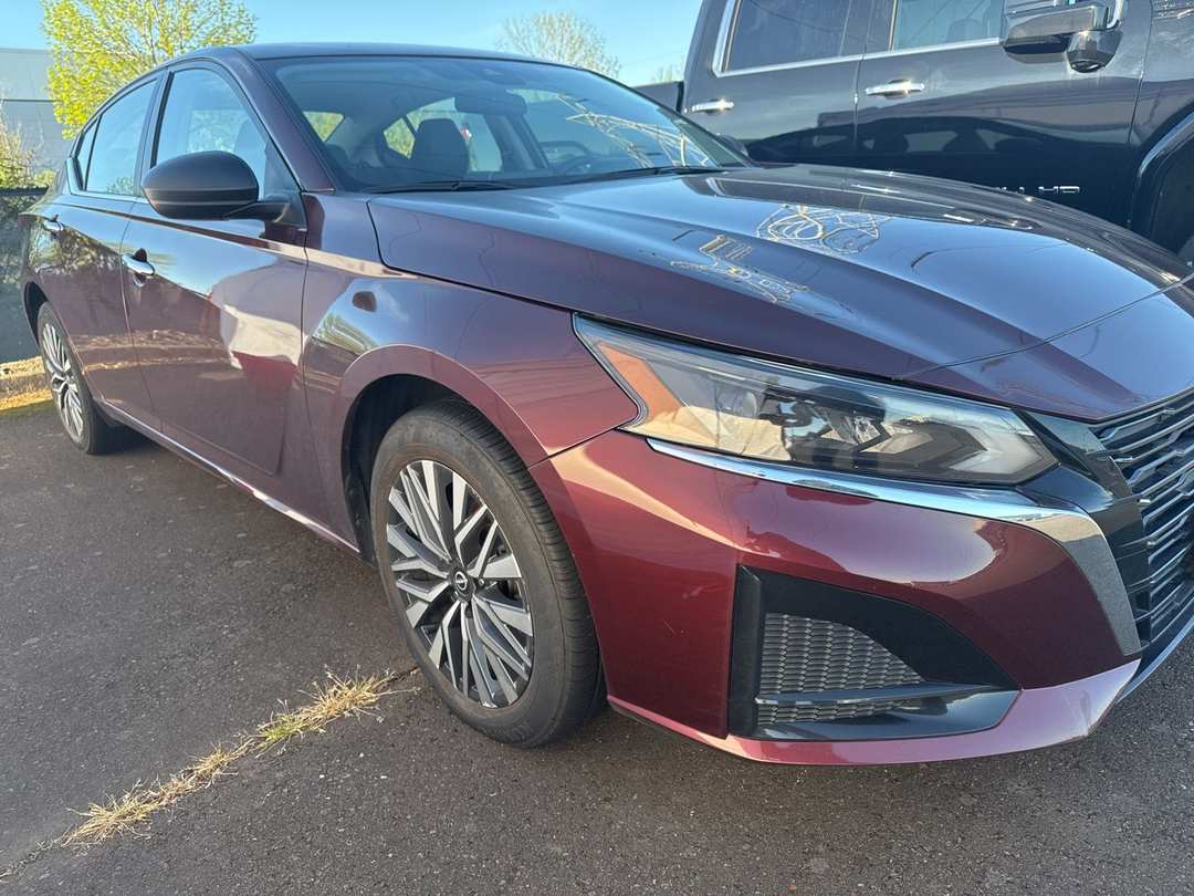 2024 Nissan Altima 2.5 SV - Image 3