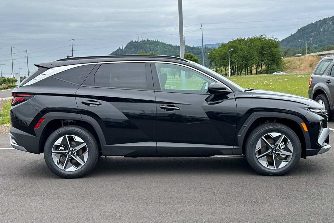 2025 Hyundai Tucson SEL - Image 2