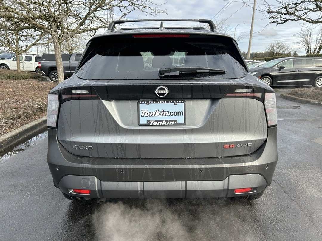 2025 Nissan Kicks SR - Image 6