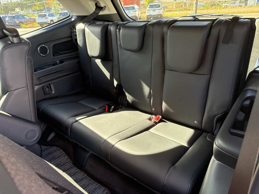 2025 Subaru Ascent Onyx Edition Touring - Image 21