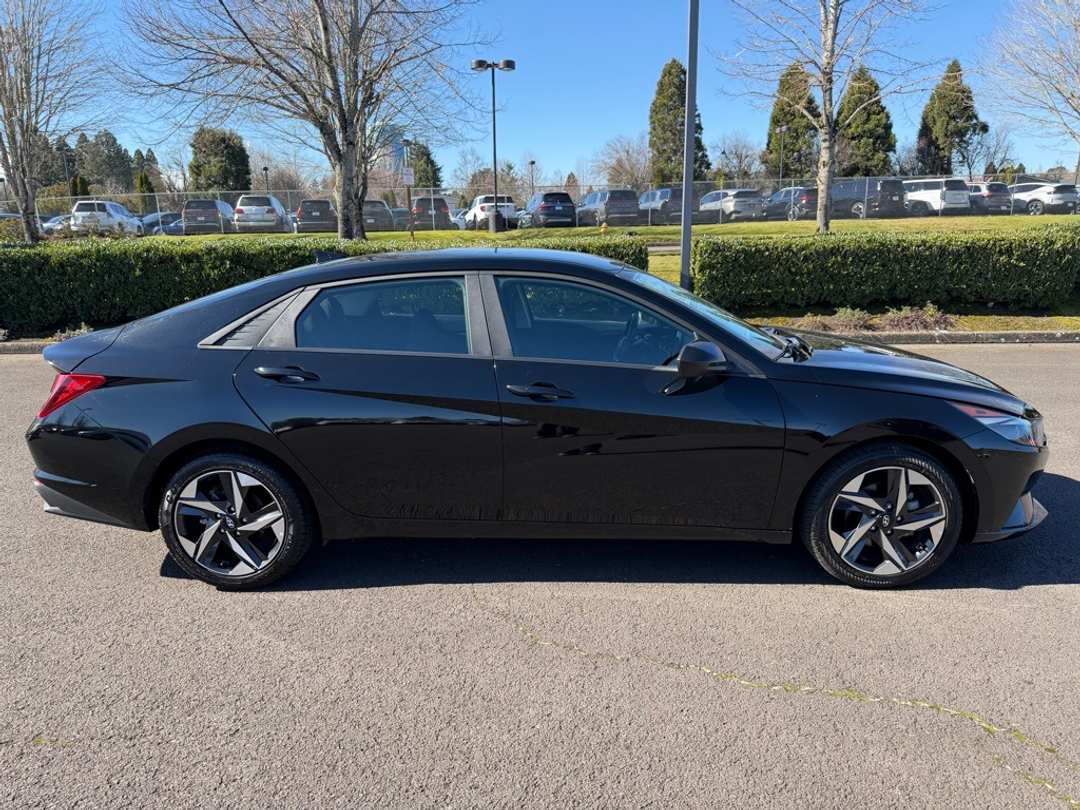 2023 Hyundai Elantra SEL - Image 9