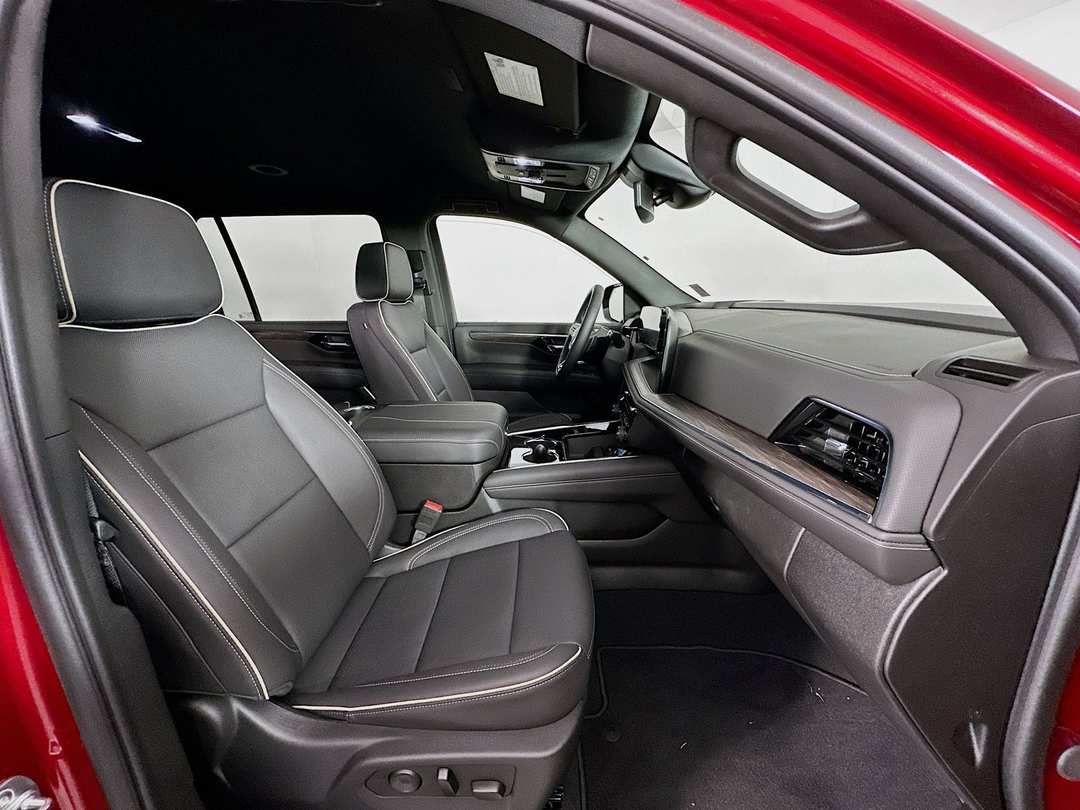 2025 Chevrolet Suburban Premier - Image 31