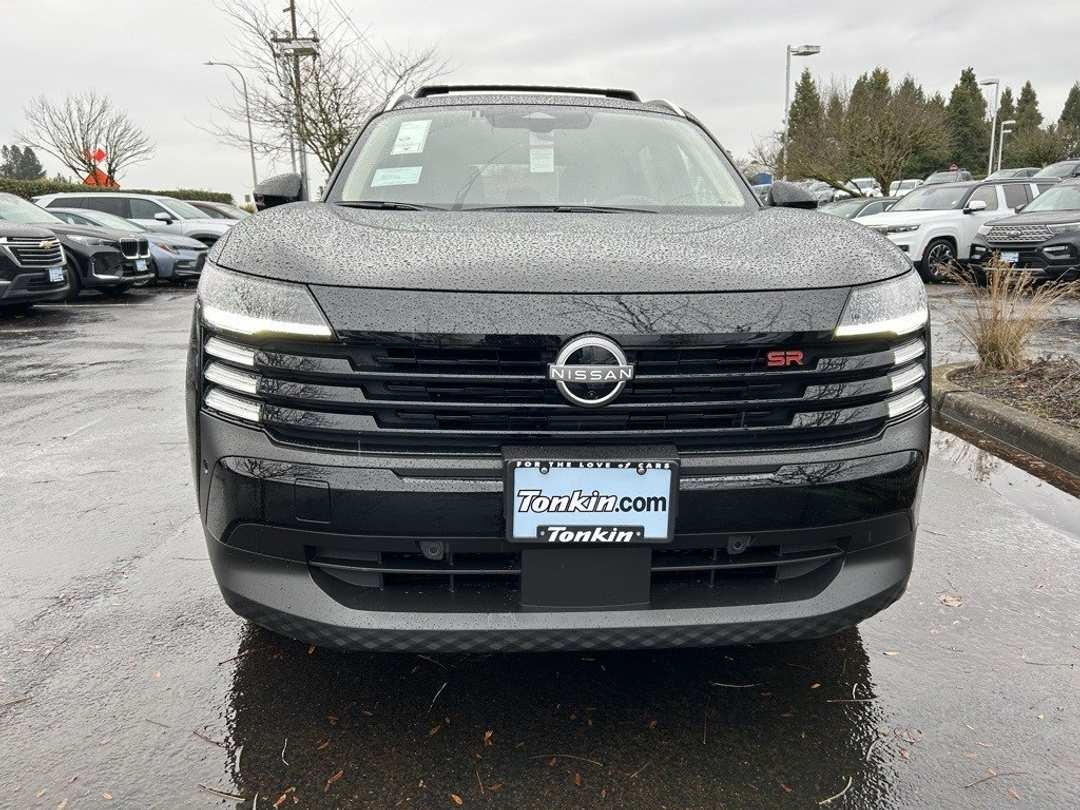 2025 Nissan Kicks SR - Image 2