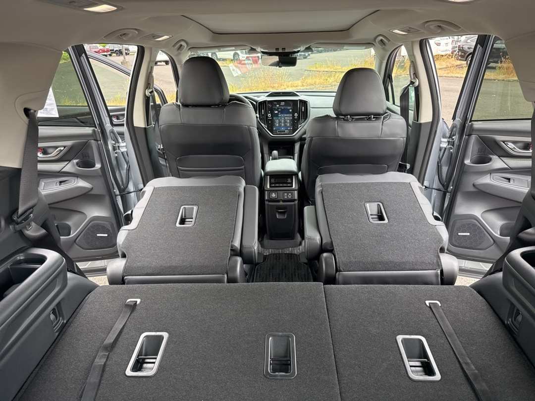 2025 Subaru Ascent Onyx Edition Touring - Image 30