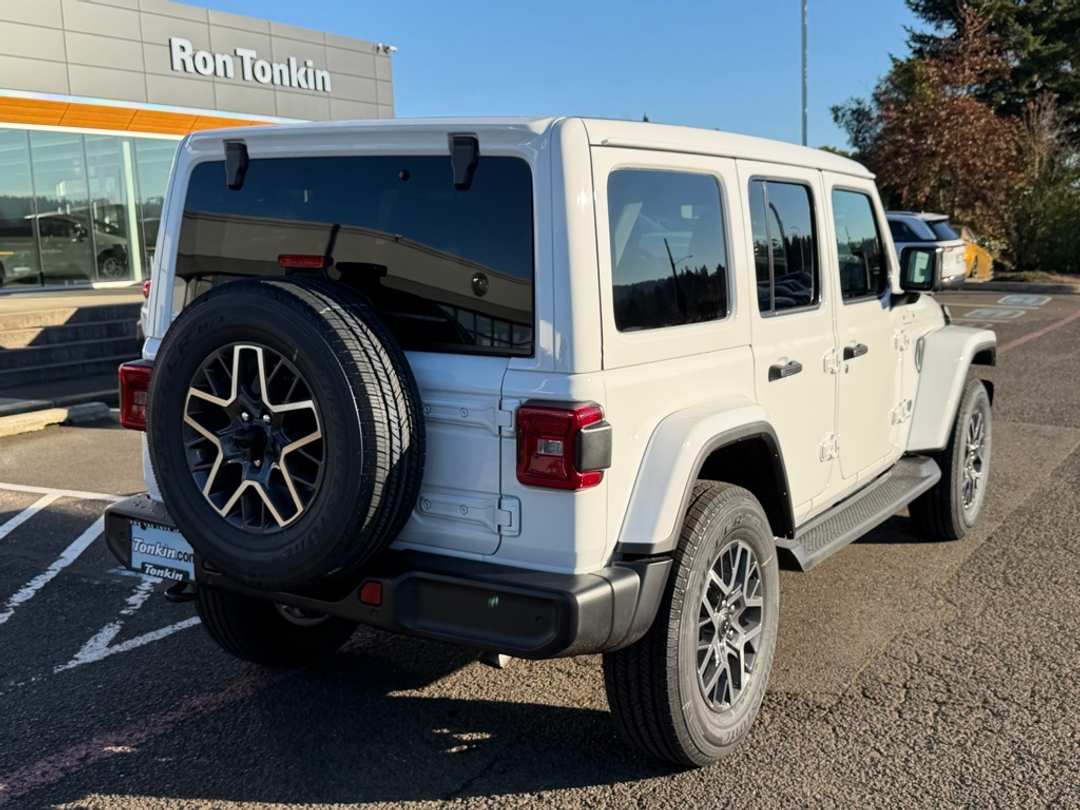 2026 Jeep Wrangler Sahara - Image 8