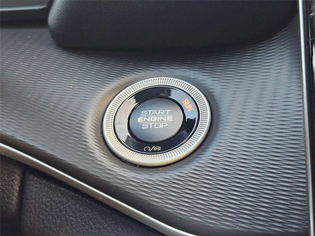 2025 Jeep Grand Cherokee Altitude X - Image 17