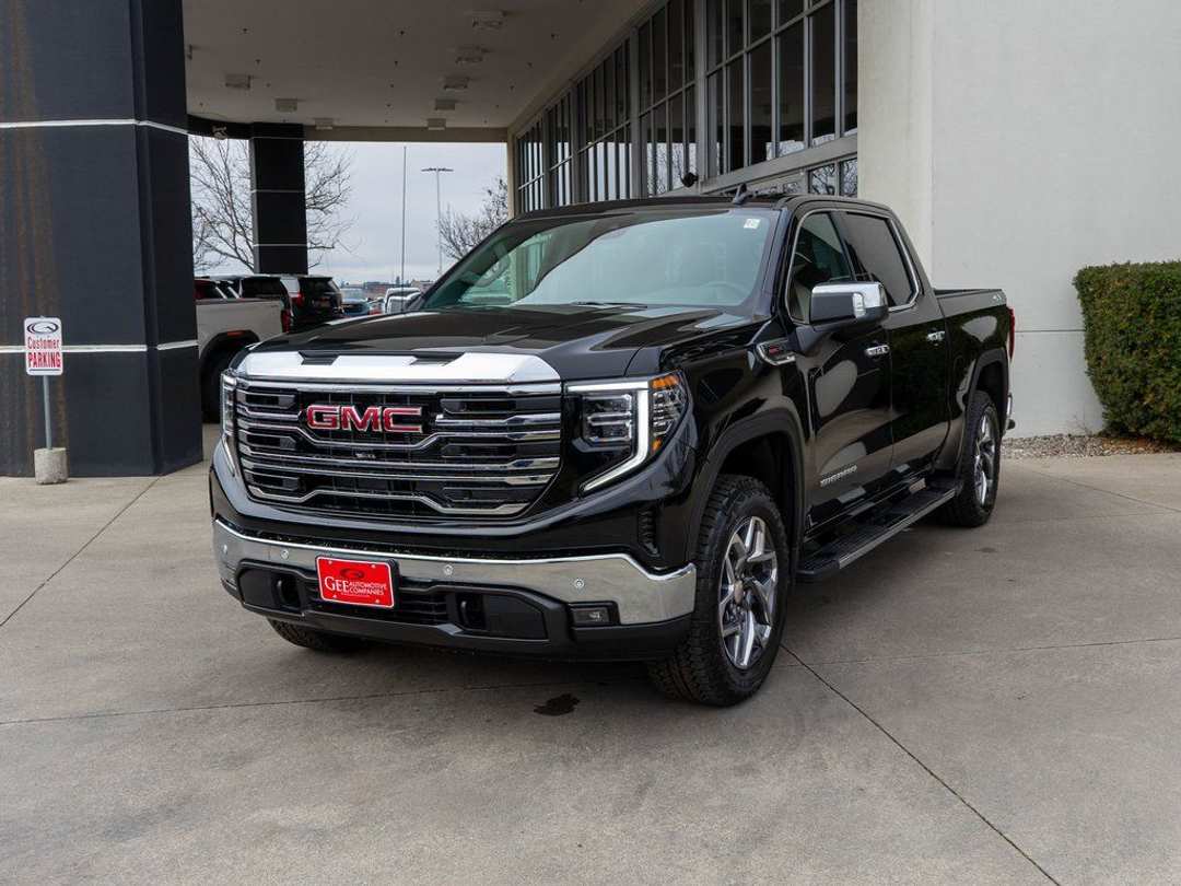2026 GMC Sierra 1500 SLT - Image 3
