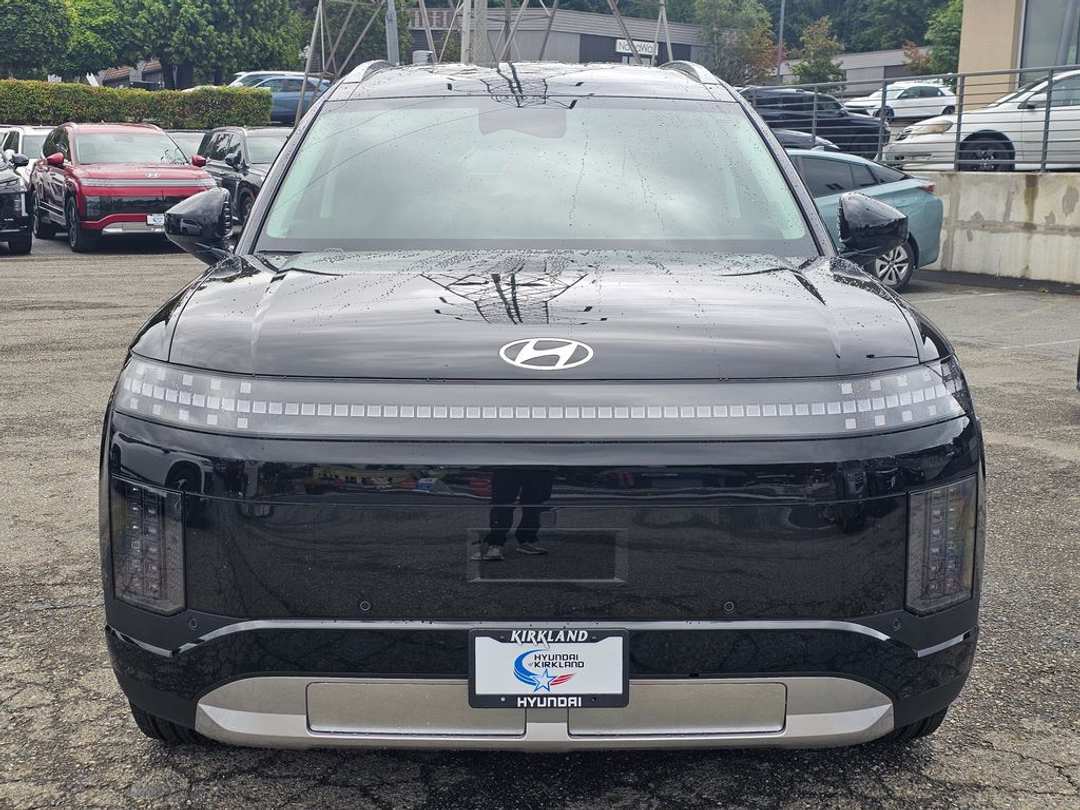 2026 Hyundai Ioniq 9 SE - Image 2