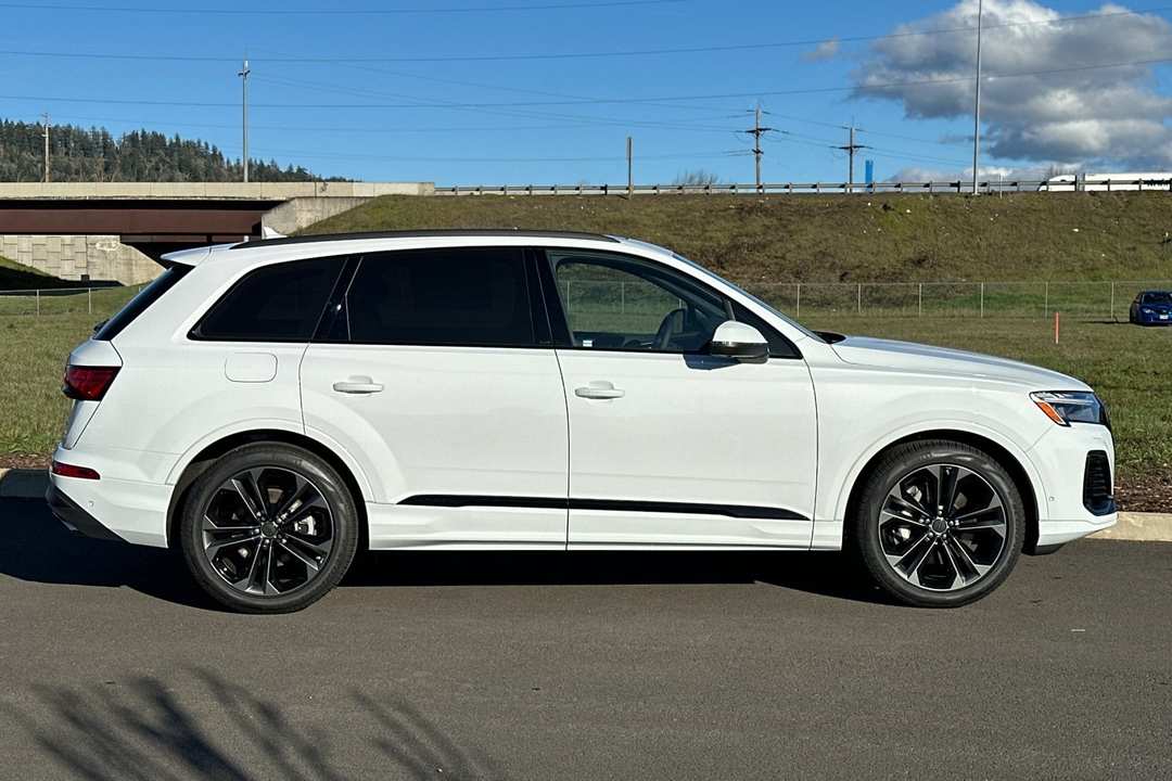 2026 Audi Q7 55 Premium Plus - Image 2
