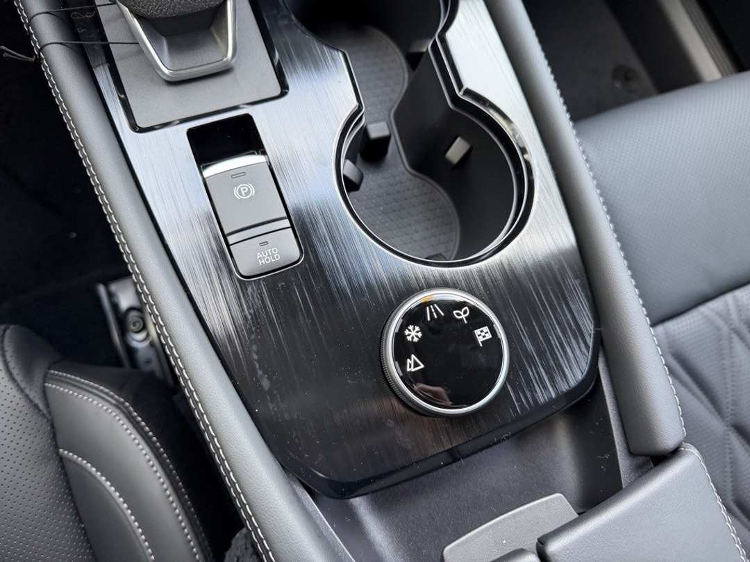 2026 Nissan Rogue Platinum - Image 26