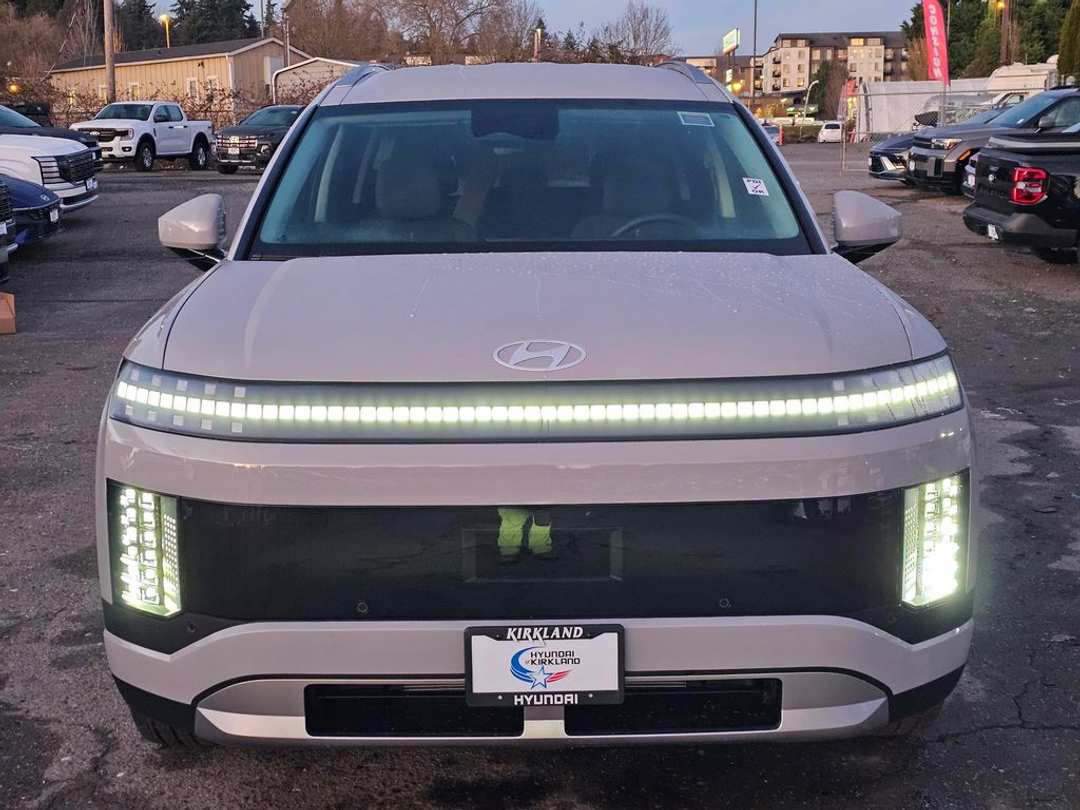 2026 Hyundai Ioniq 9 S - Image 2