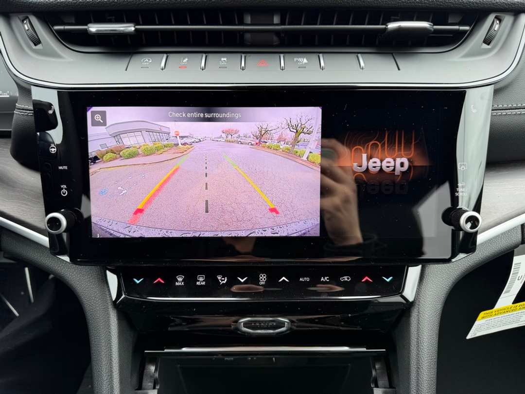 2026 Jeep Grand Cherokee Limited - Image 23