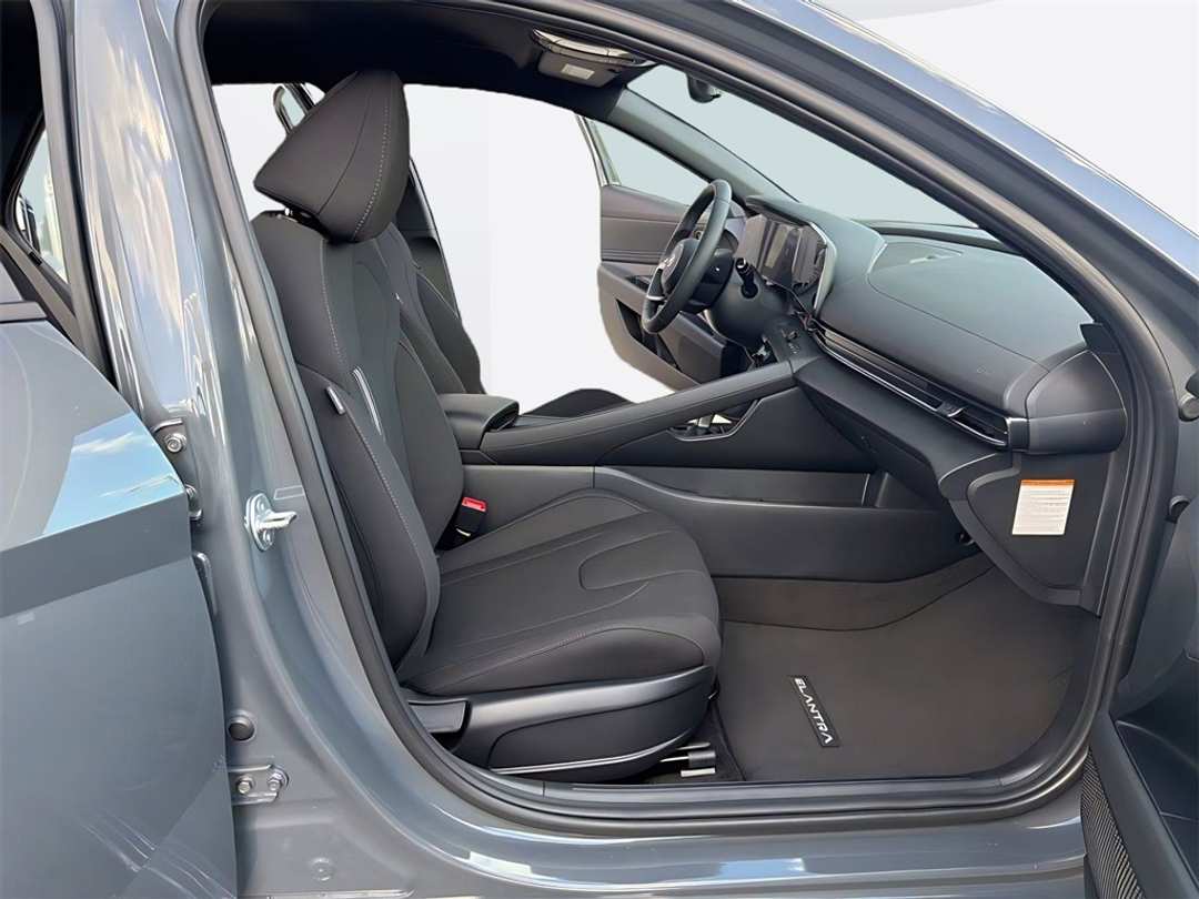 2026 Hyundai Elantra SEL Sport - Image 10