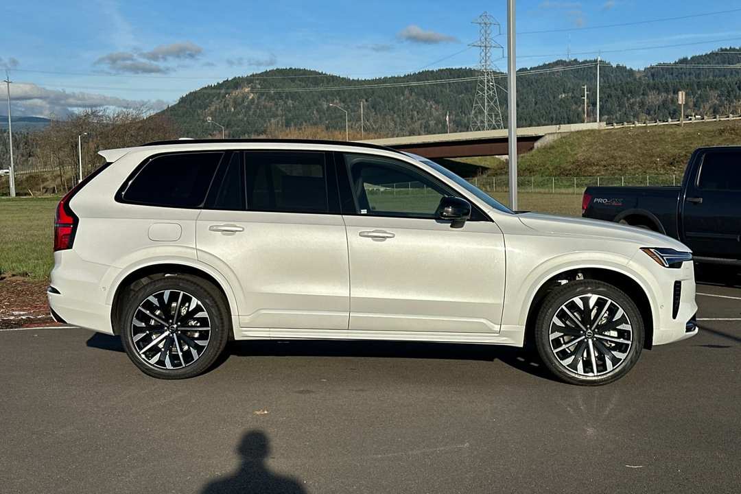 2026 Volvo Xc90 B6 Ultra - Image 2