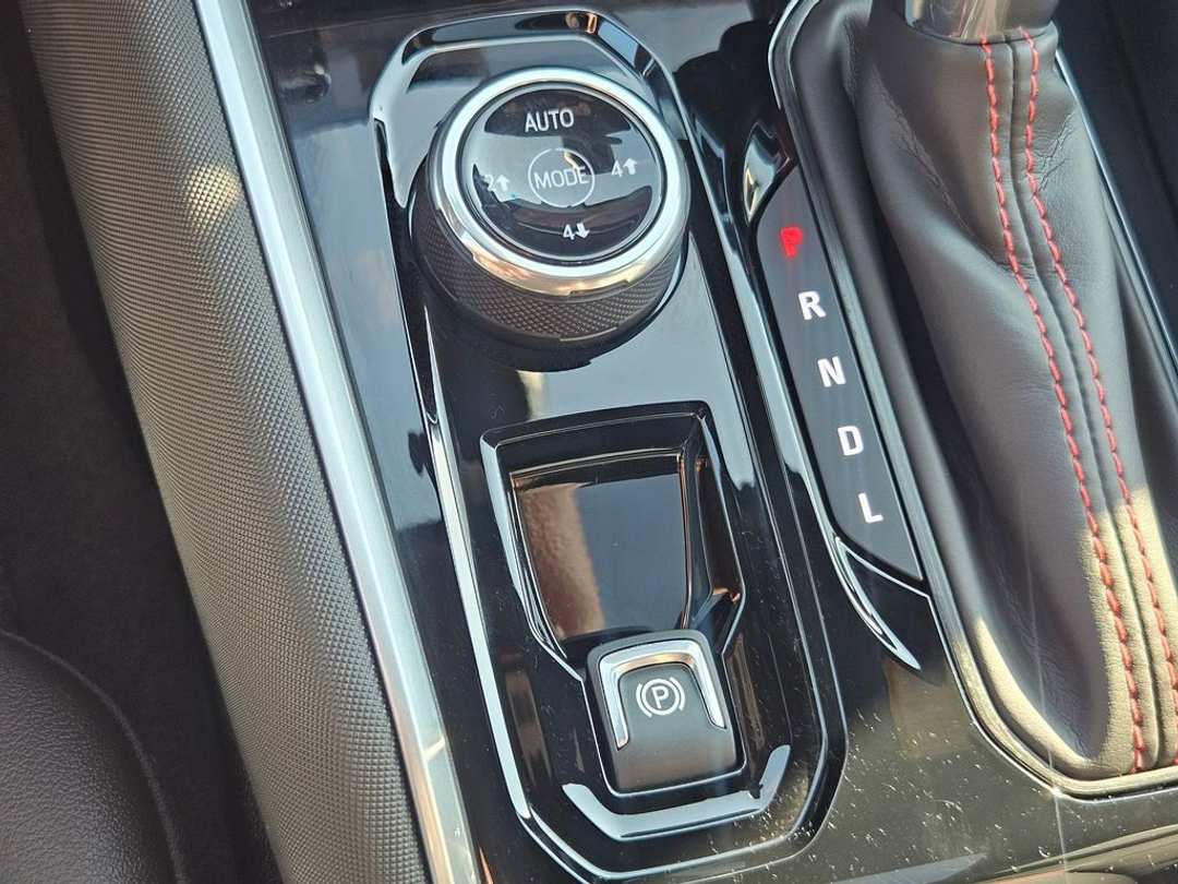 2026 Chevrolet Colorado Z71 - Image 25