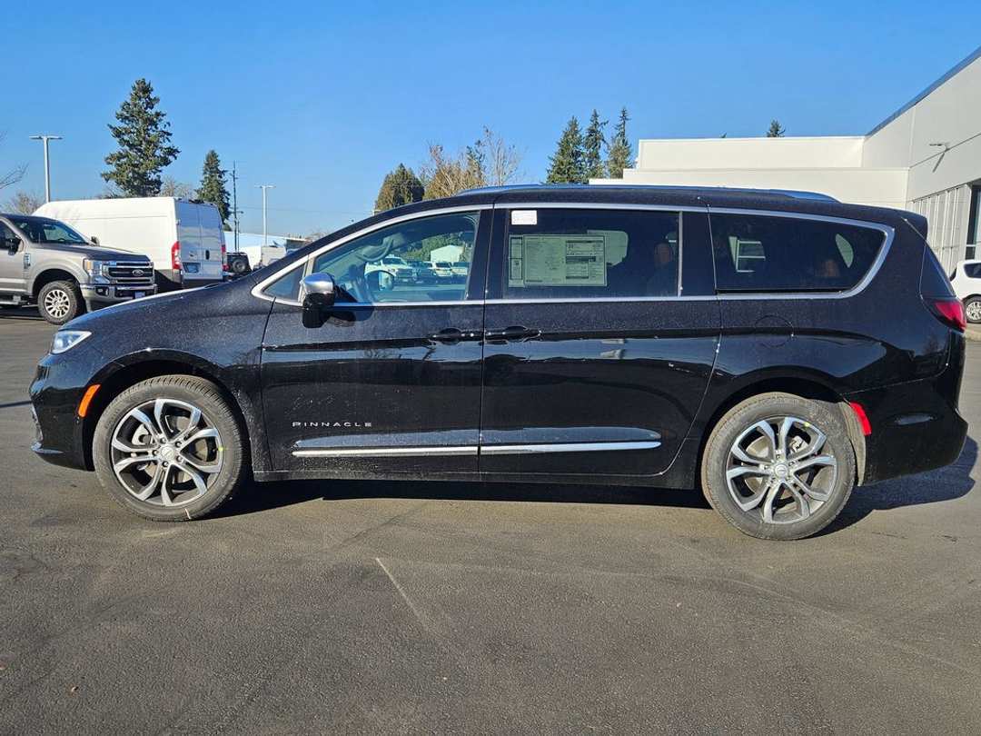 2026 Chrysler Pacifica Pinnacle - Image 3
