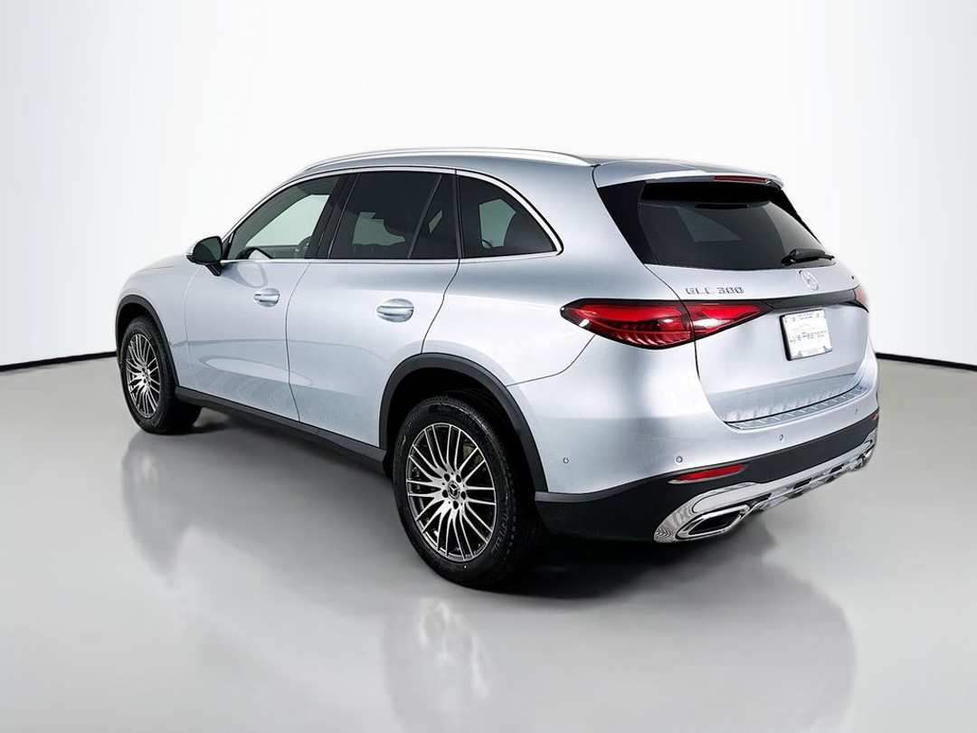 2026 Mercedes-Benz GLC GLC 300 - Image 3