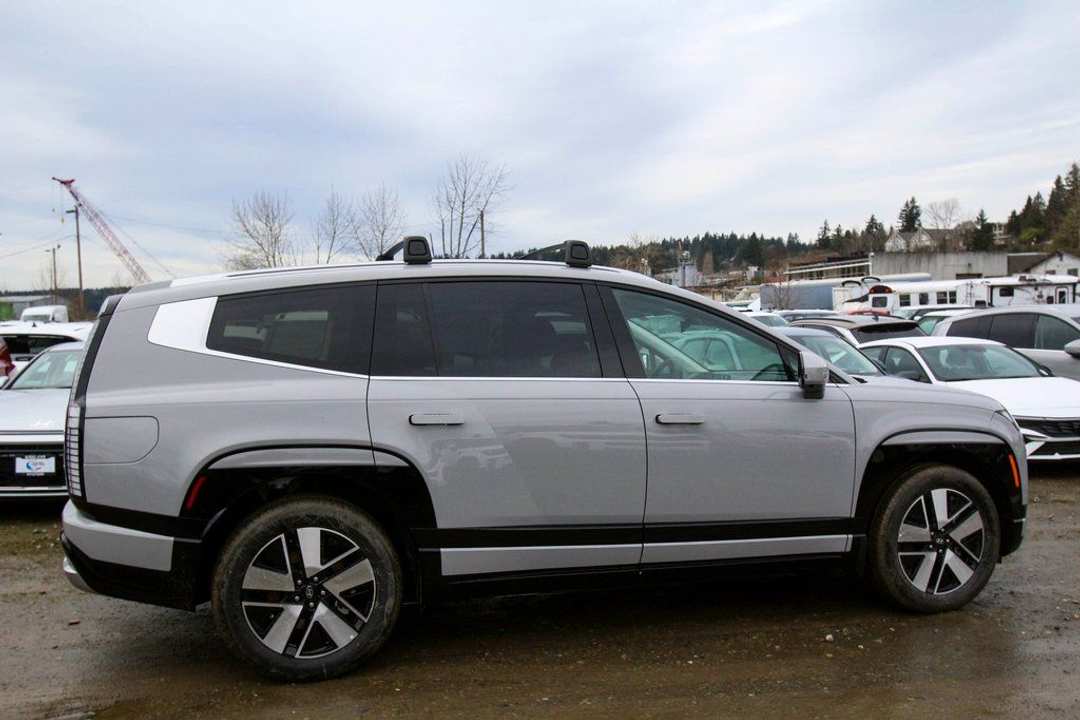 2026 Hyundai Ioniq 9 SEL - Image 3