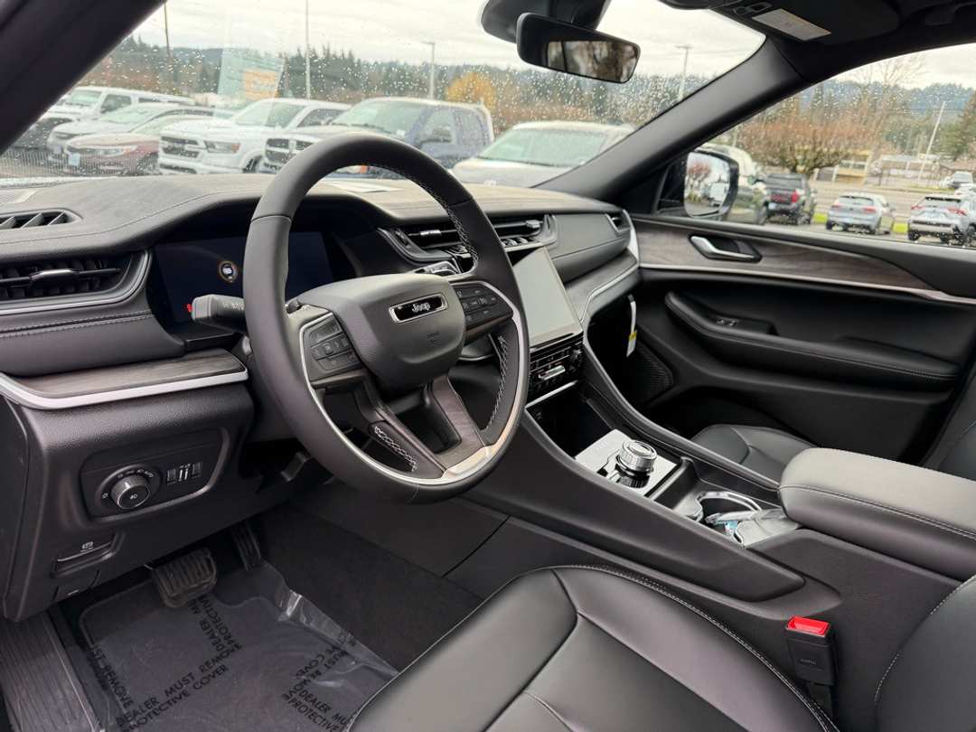 2025 Jeep Grand Cherokee Limited - Image 17