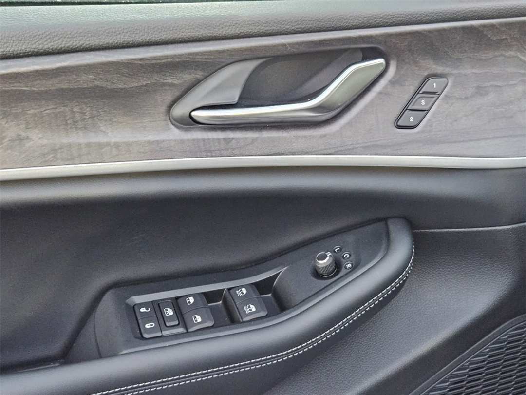 2025 Jeep Grand Cherokee Limited - Image 11