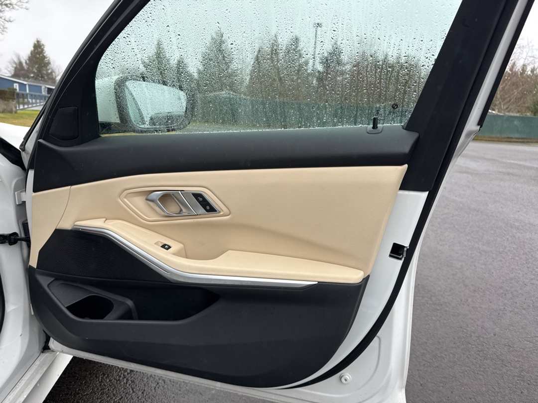 2022 BMW 3 Series 330i xDrive - Image 27