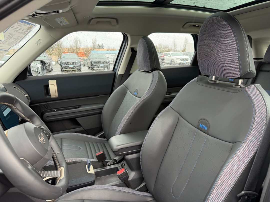 2025 MINI Cooper S Countryman Signature Plus - Image 17